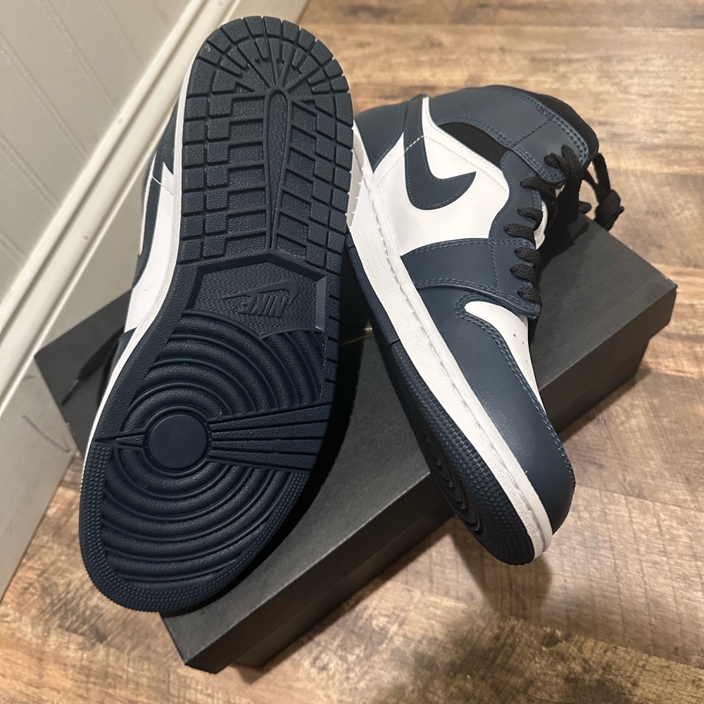 Jordan 1 Mid Navy - Picture 4 of 5